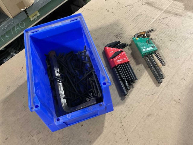 Partij verschillende inbussleutels - afbeelding 2 van  4