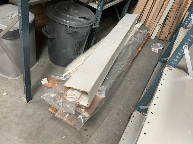 Partij verschillende kabelgoten - afbeelding 1 van  4