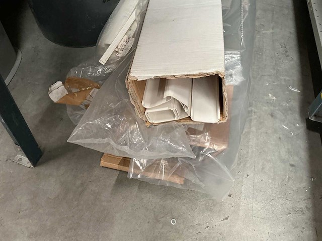 Partij verschillende kabelgoten - afbeelding 2 van  4