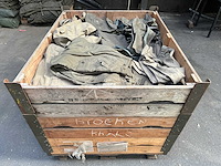 Partij verschillende legerbroeken en militaire tassen - afbeelding 4 van  4