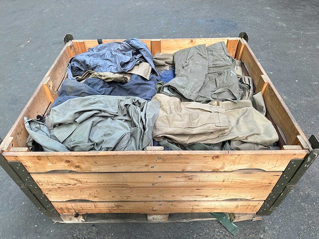 Partij verschillende legerbroeken - afbeelding 1 van  4