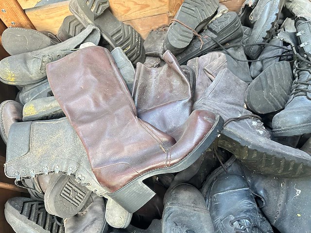 Partij verschillende legerschoenen - afbeelding 2 van  4