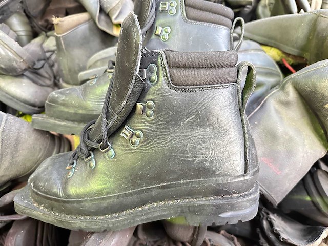 Partij verschillende legerschoenen - afbeelding 1 van  4