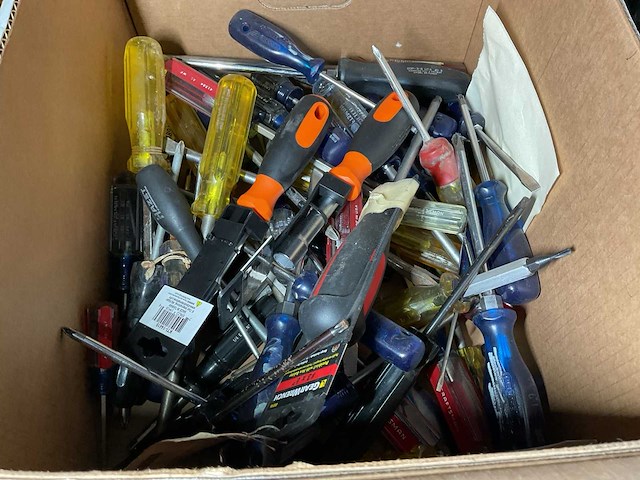 Partij verschillende schroevendraaiers - afbeelding 2 van  3