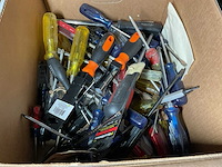 Partij verschillende schroevendraaiers - afbeelding 2 van  3