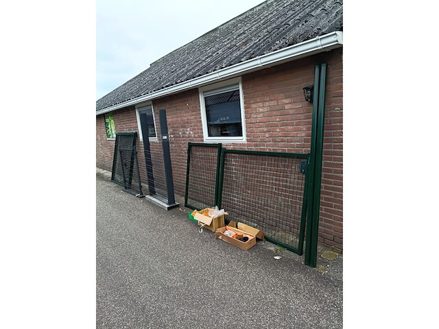 Partij verschillende stalen tuinpoorten - afbeelding 1 van  12