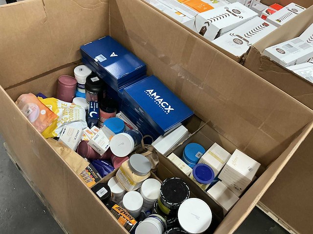 Partij verschillende voedingssupplement - afbeelding 1 van  8