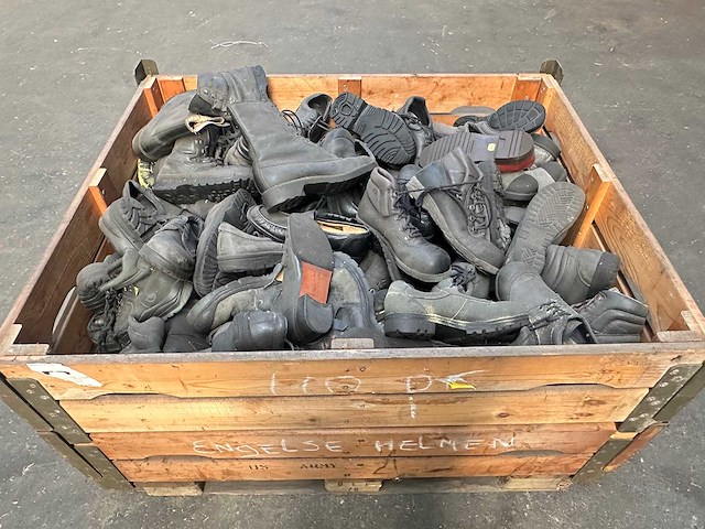 Partij verschillende werkschoenen - afbeelding 1 van  4