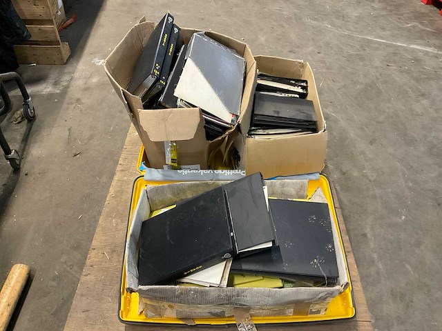 Partij verzameling scania boeken, foto’s, documentatie - afbeelding 2 van  7