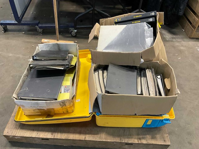 Partij verzameling scania boeken, foto’s, documentatie - afbeelding 1 van  7