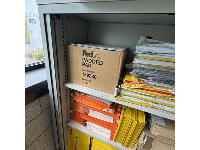 Partij verzendzakken, enveloppen en dozen, dhl, tnt en fed ex - afbeelding 7 van  7