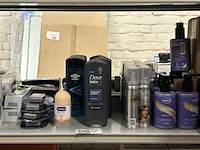 Partij verzorgingsartikelen w.o. haarkleurmasker w.o. andrelon, dove, elmex, l'oreal - afbeelding 1 van  7