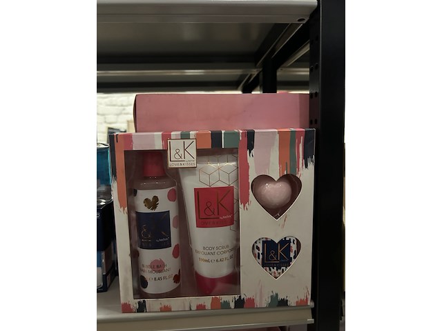 Partij verzorgingsartikelen w.o. shampoo w.o. schwarzkopf, nivea - afbeelding 2 van  7