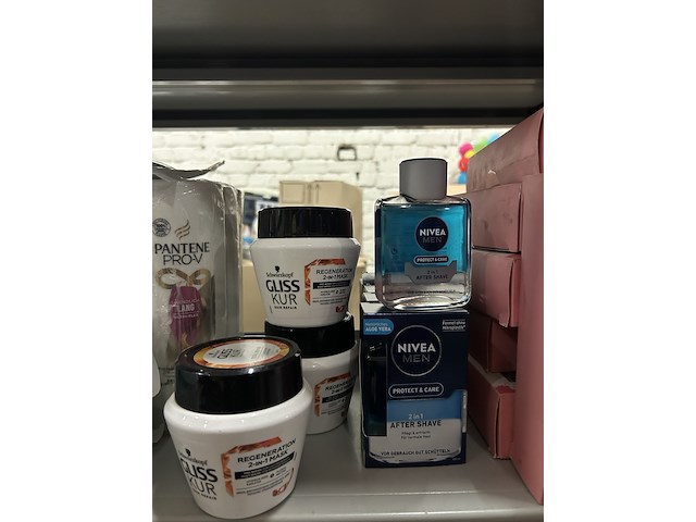 Partij verzorgingsartikelen w.o. shampoo w.o. schwarzkopf, nivea - afbeelding 3 van  7