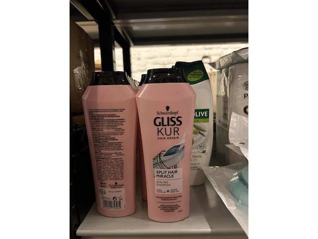 Partij verzorgingsartikelen w.o. shampoo w.o. schwarzkopf, nivea - afbeelding 6 van  7