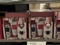 Partij verzorgingsets w.o. love & kisses, barbie - afbeelding 1 van  5