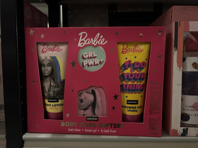 Partij verzorgingsets w.o. love & kisses, barbie - afbeelding 3 van  5
