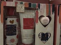 Partij verzorgingsets w.o. love & kisses, barbie - afbeelding 5 van  5