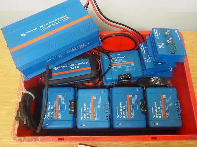 Partij victron energy inverters, dc chargers, en "battery protect" - afbeelding 2 van  7