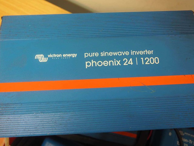 Partij victron energy inverters, dc chargers, en "battery protect" - afbeelding 3 van  7