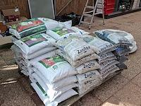 Partij vijvergrind en filtermateriaal o.a. zeolite, superfish - afbeelding 1 van  11