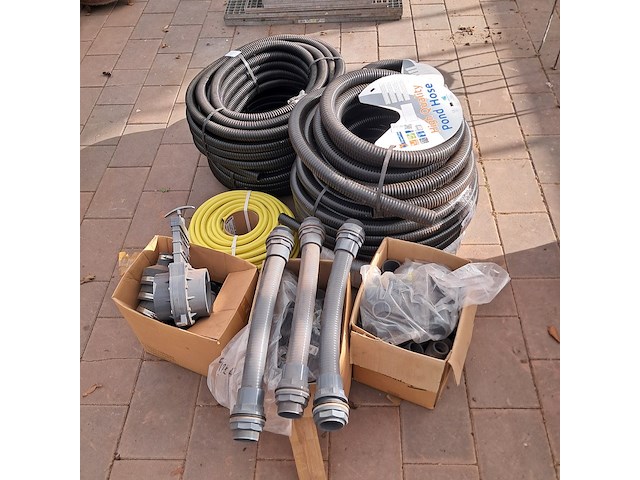 Partij vijverslangen en toebehoren o.a. superfish - afbeelding 1 van  13