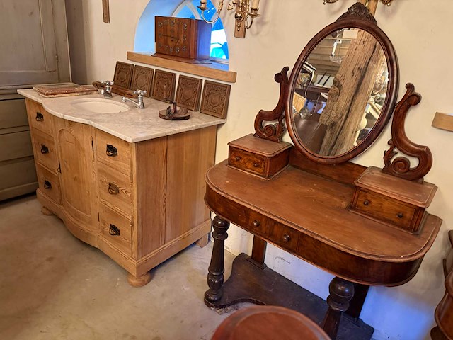 Partij vintage en antieke meubelen en decoratie - afbeelding 14 van  27