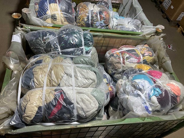 Partij vintage kleding - afbeelding 1 van  3