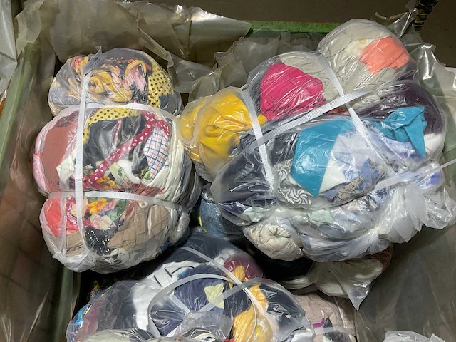 Partij vintage kleding - afbeelding 2 van  3