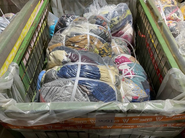 Partij vintage kleding - afbeelding 2 van  2