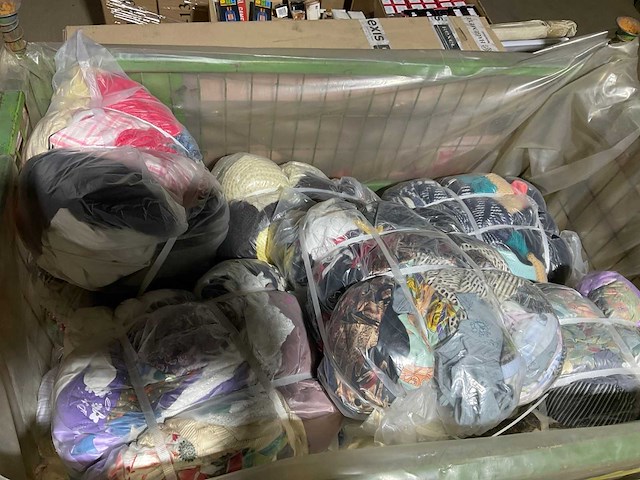 Partij vintage kleding - afbeelding 2 van  2