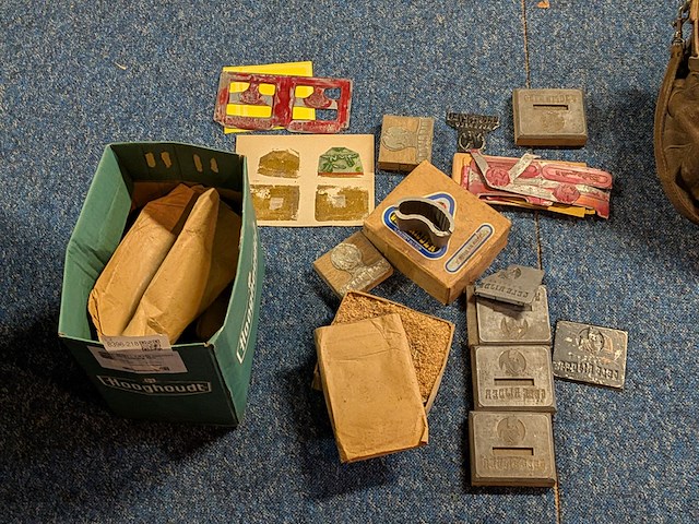 Partij vintage stempels o.a. gele ridder - afbeelding 1 van  6