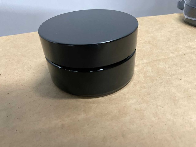 Partij violet glazen potjes met schroefdeksel en glazen pipetjes - afbeelding 5 van  9