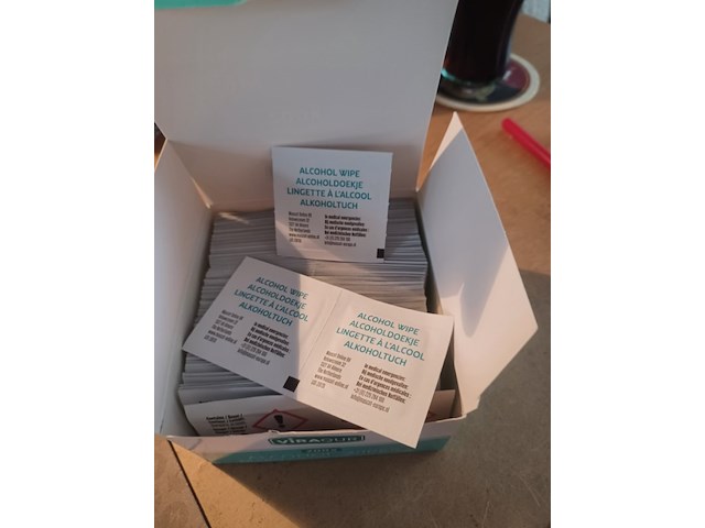 Partij viraqur alcohol doekjes/wipes 200 pcs per doosje aantal 20 doosjes. - afbeelding 6 van  7