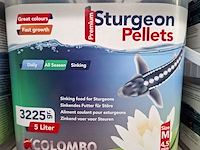 Partij visvoer o.a. colombo, hikari - afbeelding 28 van  46