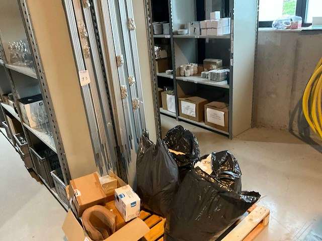 Partij vitrages met rails - afbeelding 1 van  9