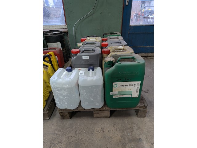Partij vloeistoffen op 3x pallet o.a. shell, bp - afbeelding 1 van  31