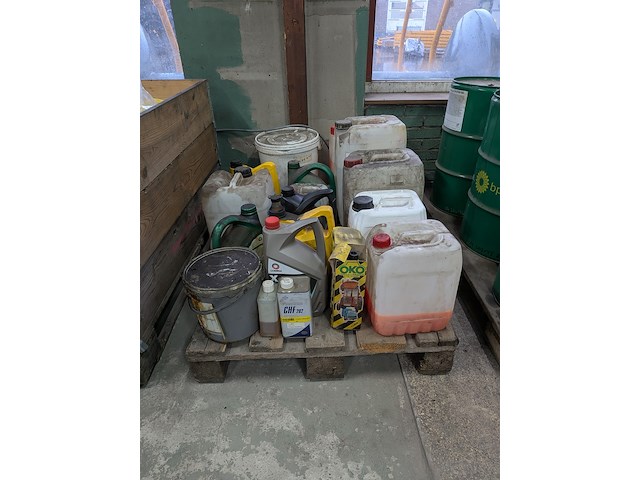 Partij vloeistoffen op 3x pallet o.a. shell, bp - afbeelding 16 van  31