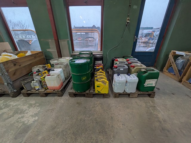 Partij vloeistoffen op 3x pallet o.a. shell, bp - afbeelding 24 van  31