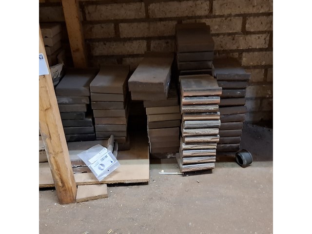 Partij vloer en wandtegels en raamdorpels diverse soorten - afbeelding 3 van  11