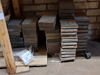 Partij vloer en wandtegels en raamdorpels diverse soorten - afbeelding 3 van  11