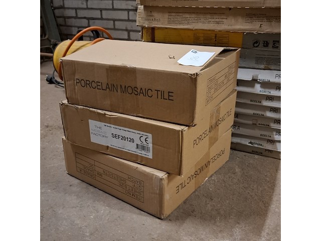 Partij vloer en wandtegels en raamdorpels diverse soorten - afbeelding 4 van  11