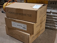Partij vloer en wandtegels en raamdorpels diverse soorten - afbeelding 4 van  11