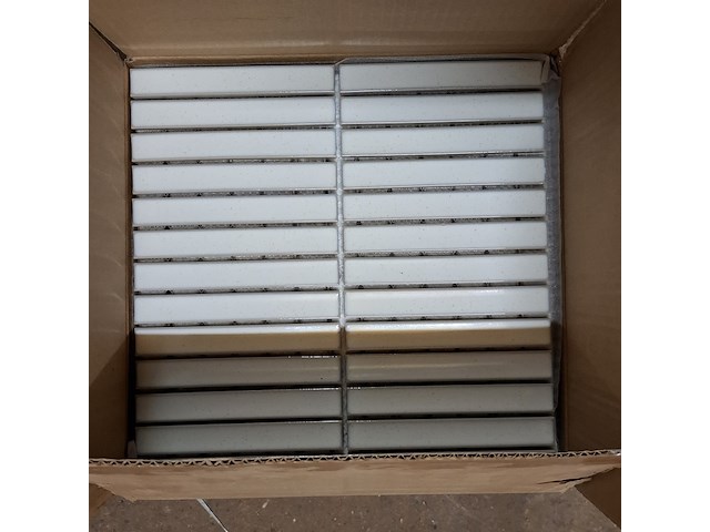 Partij vloer en wandtegels en raamdorpels diverse soorten - afbeelding 5 van  11