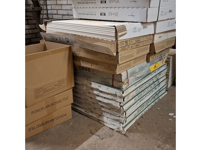 Partij vloer en wandtegels en raamdorpels diverse soorten - afbeelding 7 van  11