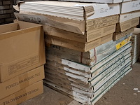 Partij vloer en wandtegels en raamdorpels diverse soorten - afbeelding 7 van  11