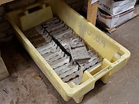 Partij vloer en wandtegels en raamdorpels diverse soorten - afbeelding 11 van  11