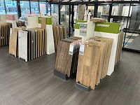 Partij vloer samples met houders pvc/laminaat/parket - afbeelding 1 van  10
