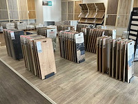 Partij vloer samples met houders