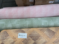 Partij vloerkleden en kleine glazen - afbeelding 3 van  6